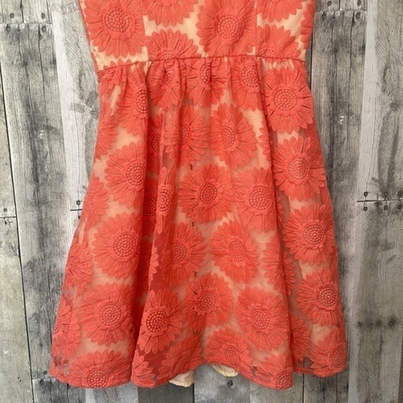 Lauren Conrad Coral & Cream Colored Sleeveless Midi Dress.Keyhole Back. Side Zip - Picture 6 of 14